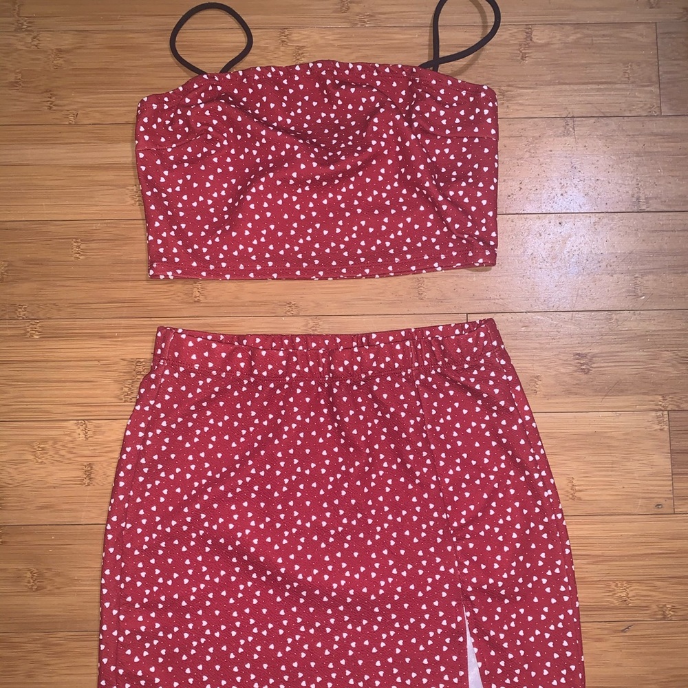 White hearted red two piece set